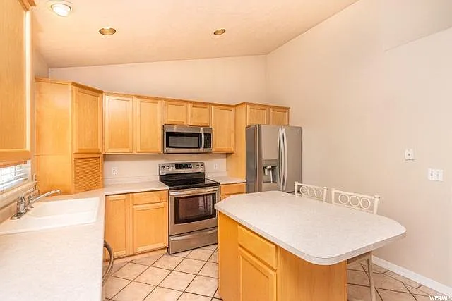 347 E La Vera Ln — Photo 2