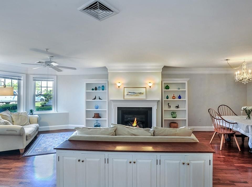 1st image of 15 Park Ave Unit 109