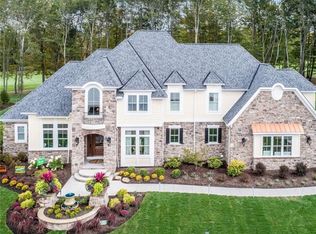 572 Club Dr W, Aurora, OH 44202