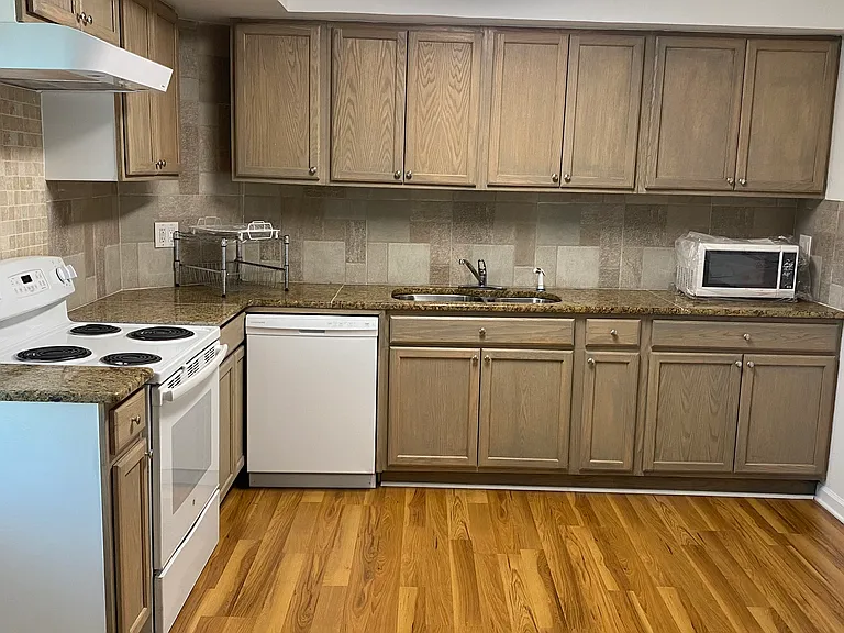 5027 Castlewood Dr — Photo 1