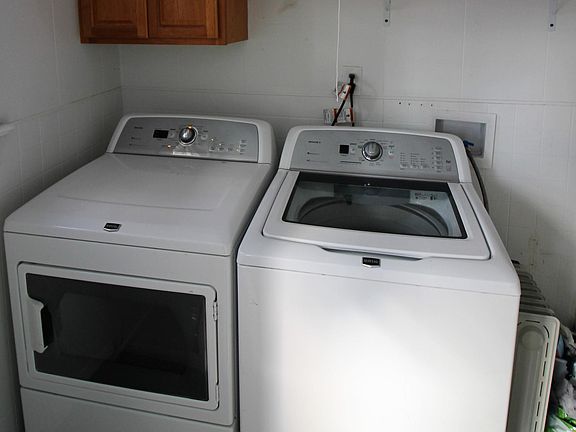 5th image of 737 Bloomfield Ave #1