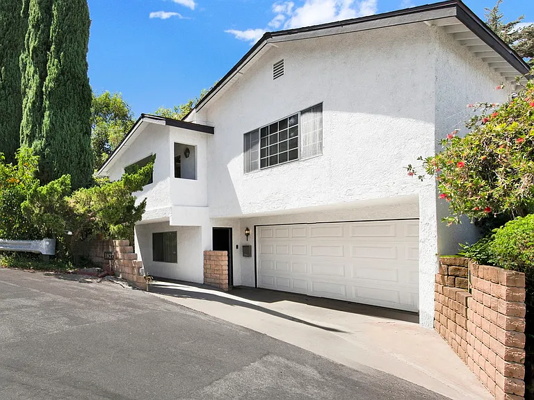 1827 Oak Tree Dr — Photo 1