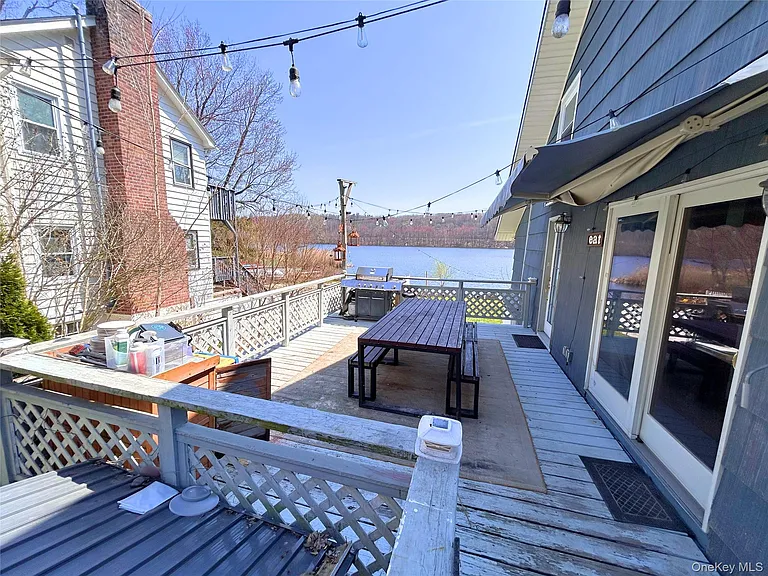 451 E Main St — Photo 4