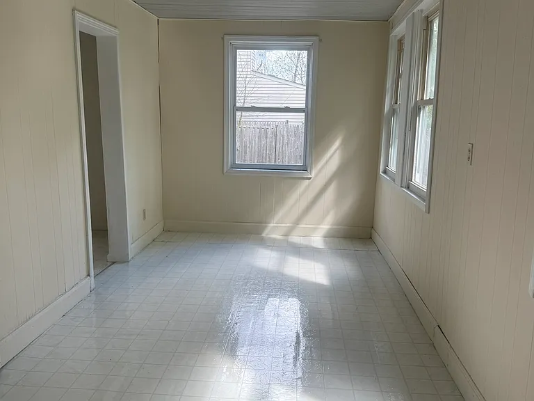 29 Whitney Ave N — Photo 5