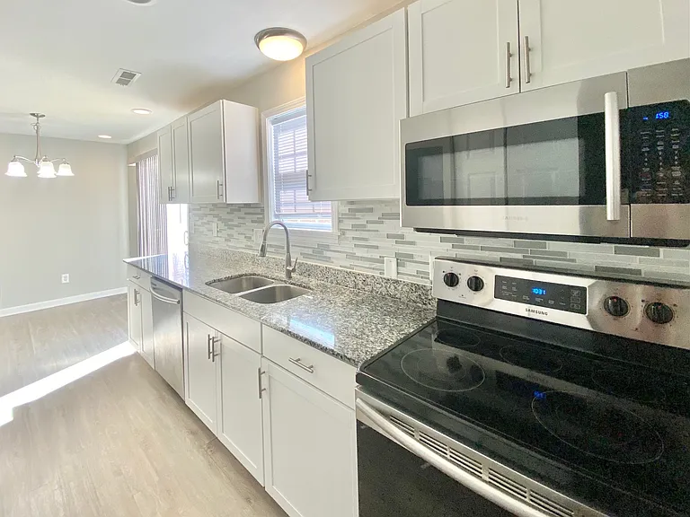 102 Petworth Dr — Photo 6