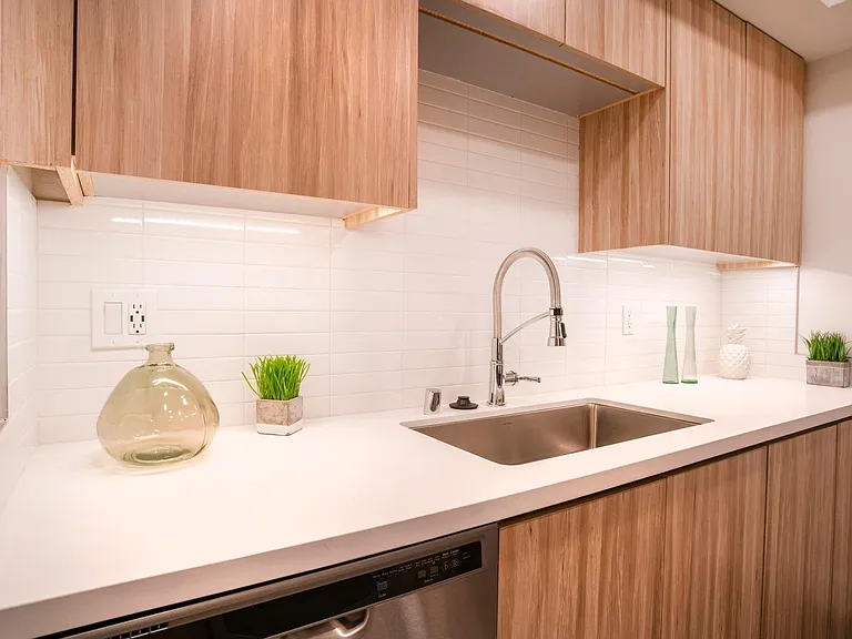 Living at Santa Monica — Photo 14