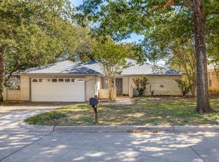 2525 Holt Rd, Arlington, TX 76006