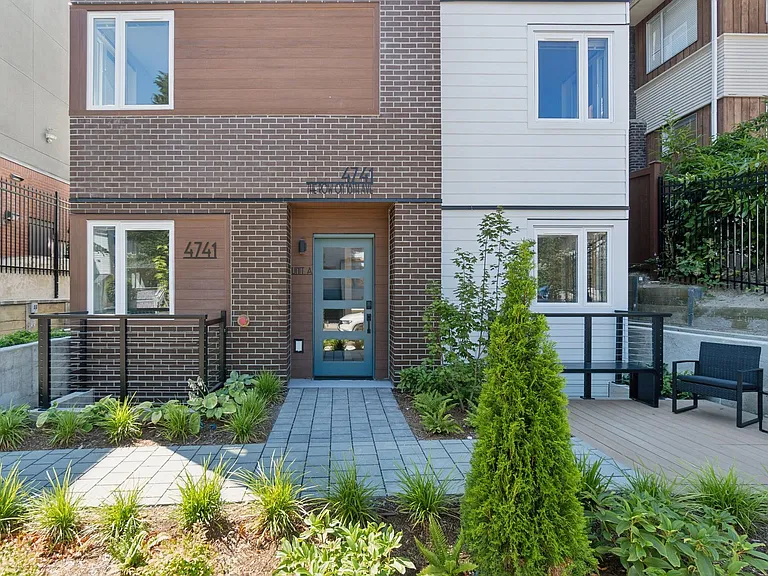 Modern Studio Living Just Steps from UW The Row Apartments — Photo 23