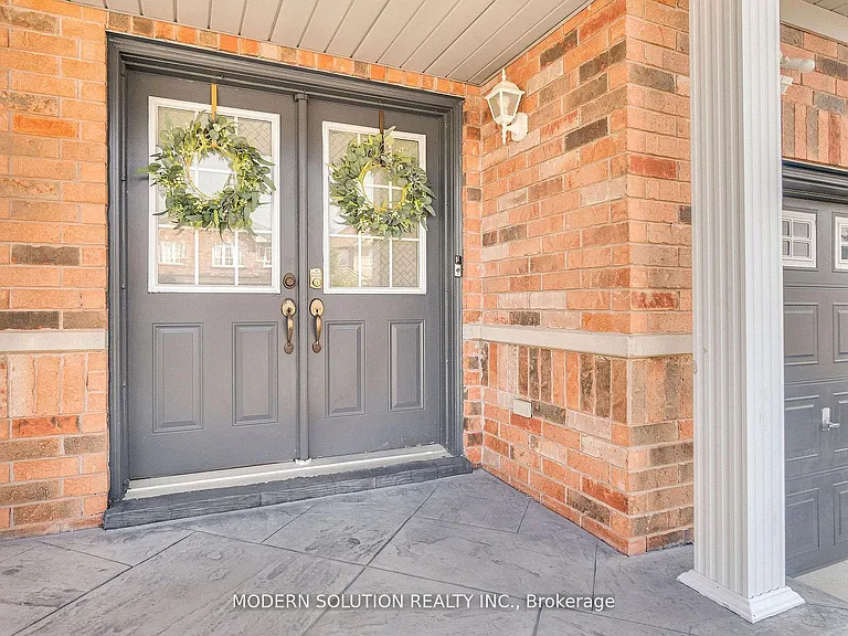 67 Roundstone Dr — Photo 2