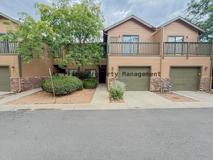 1147 Mary Dr — Photo 2