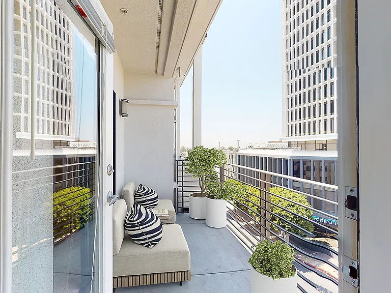 5600 Wilshire — Photo 24
