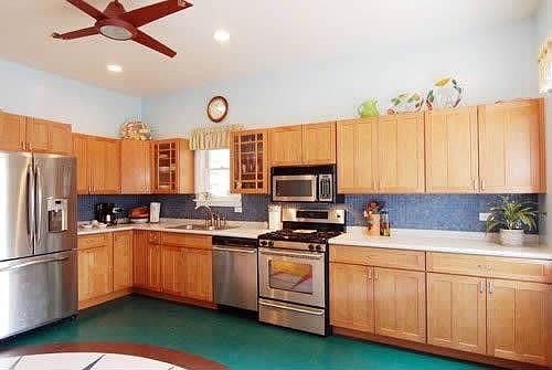 4th image of 2023 W Waveland Ave