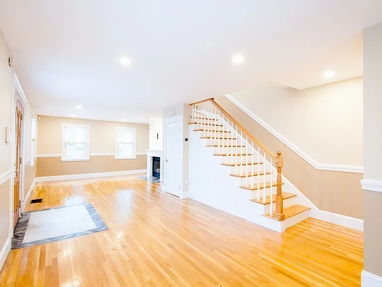 9 G St — Photo 1