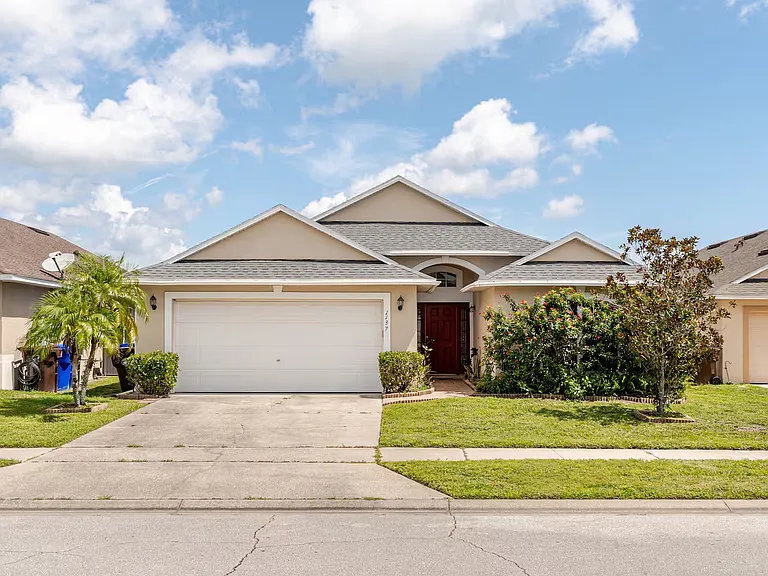 1137 Liberty Hall Dr — Photo 2