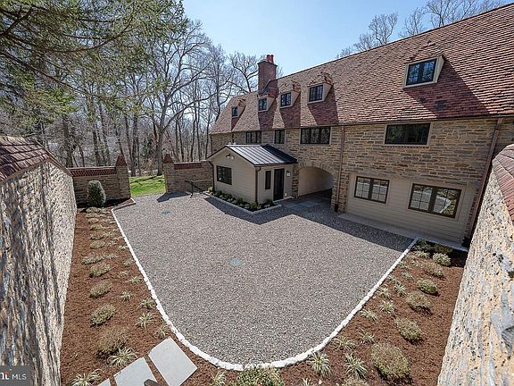 4th image of 201 S Spring Mill Rd