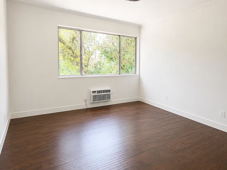 5245 Bakman Ave #9 — Photo 18
