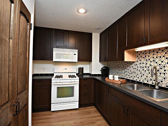 4th image of 111 River Woods Ln