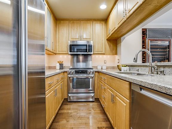 3rd image of 1215 Greenwich St APT 1C