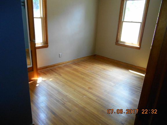 5th image of 876 Manomin Ave