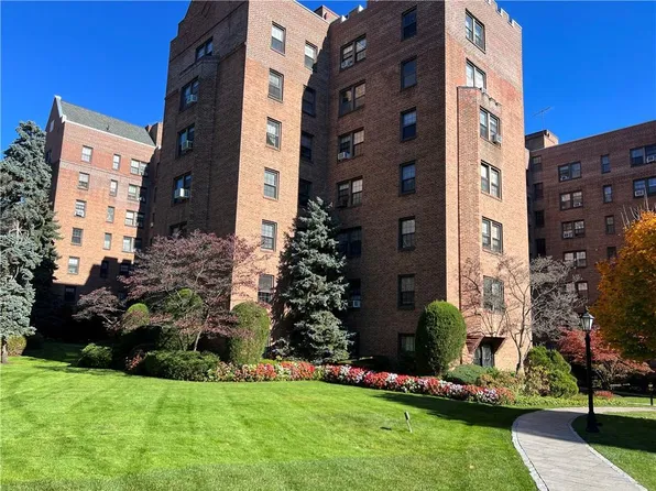 190 Garth Road #2R, Scarsdale, NY 10583