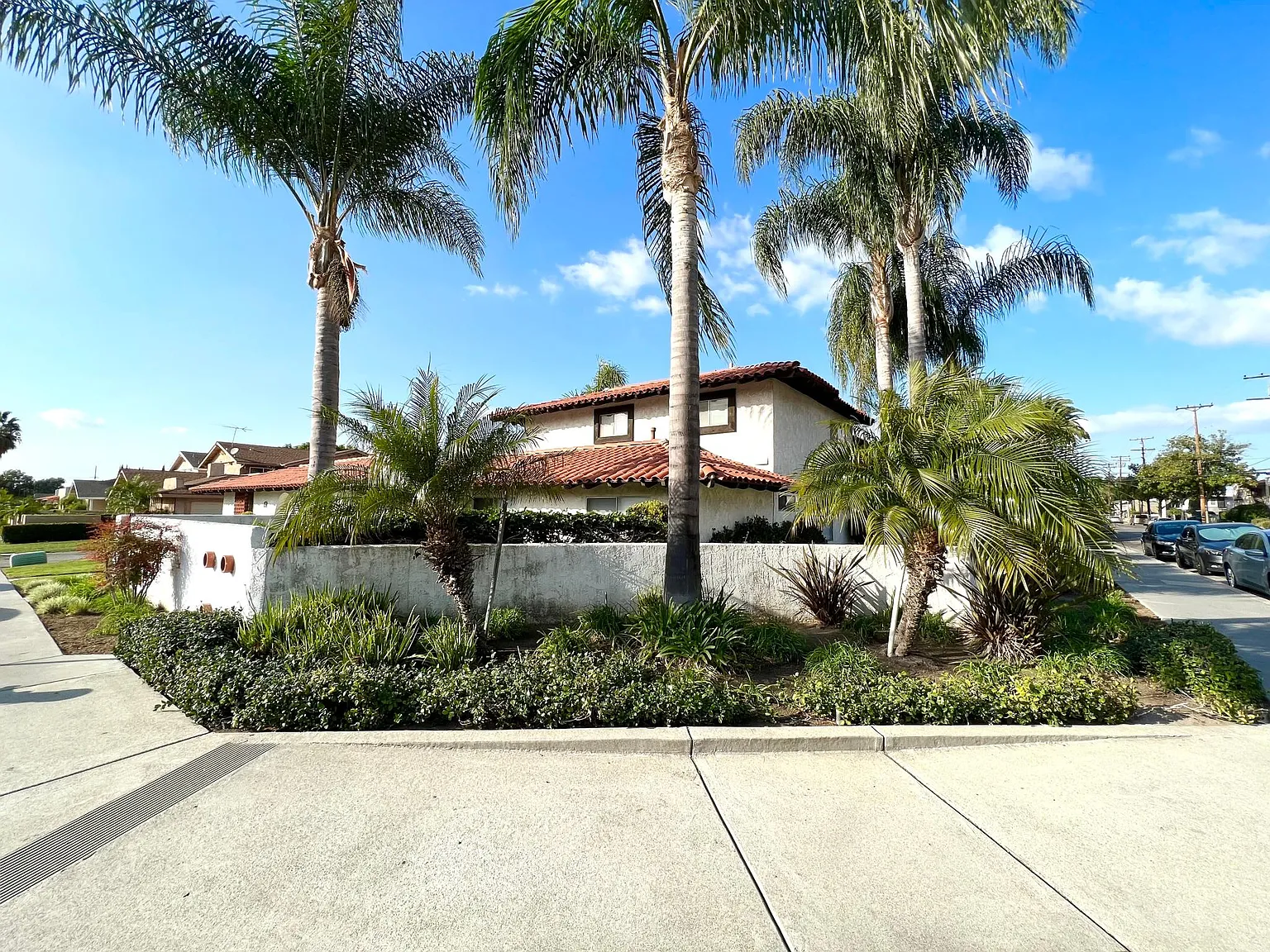 2 bed, 920 sqft, $3,300 — Photo 3