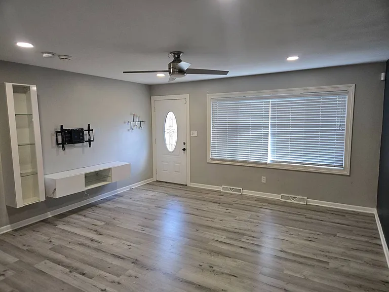 2723 Priscilla Ave — Photo 8