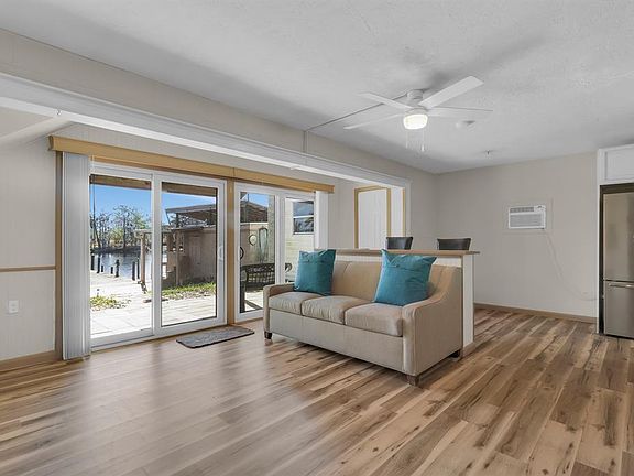 3rd image of 1129 Lemon Bluff Rd