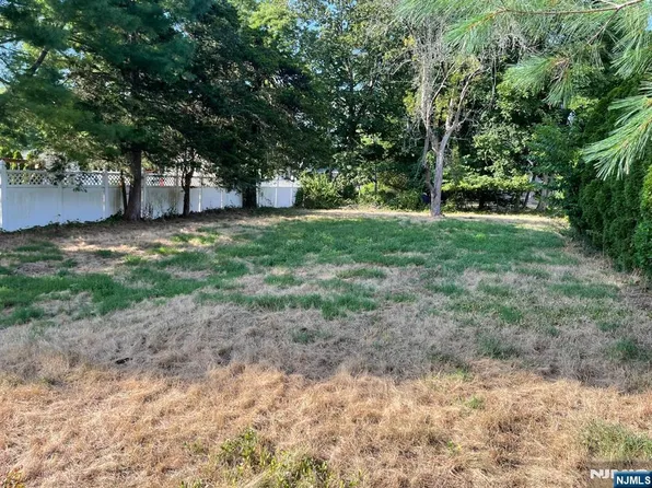 662 Jefferson Ave, Township Of Washington, NJ 07676