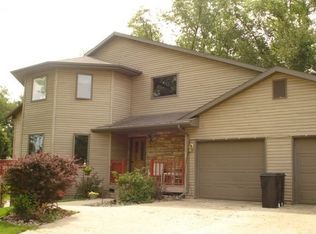 425 Vinegar Hill Rd, Platteville, WI 53818