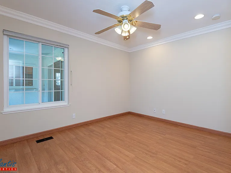 6043 Meridian Ave — Photo 8