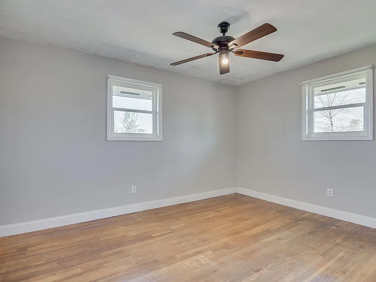 208 Maywood Dr — Photo 16