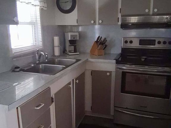 3rd image of 35 Cocos Plumosa Dr