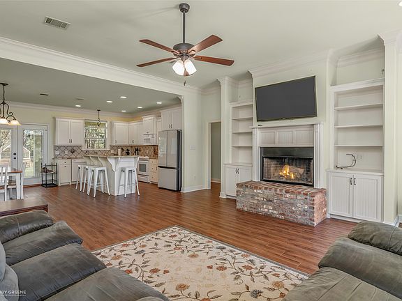 4th image of 218 Meadow Dr