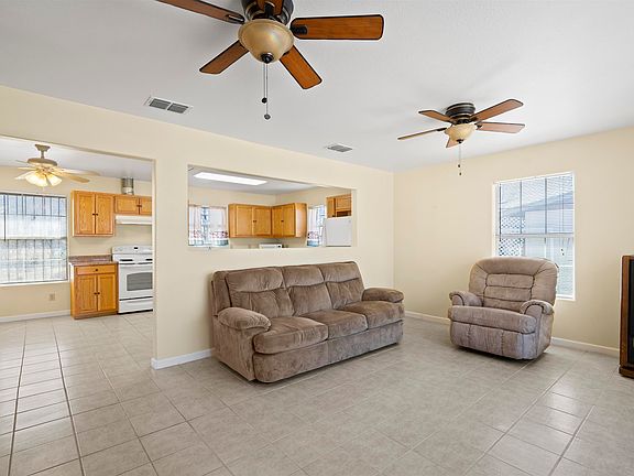 5th image of 810 W 3rd St