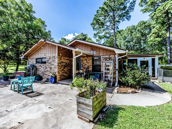 2217 Shannon Dr, Huntsville, TX 77320