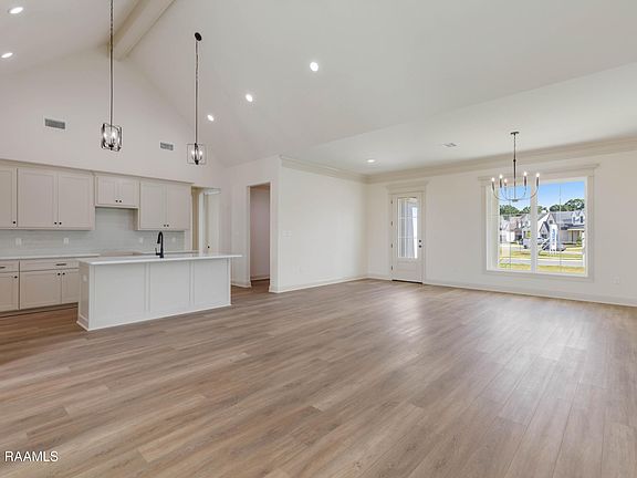 3rd image of 201 Queenstown Ave