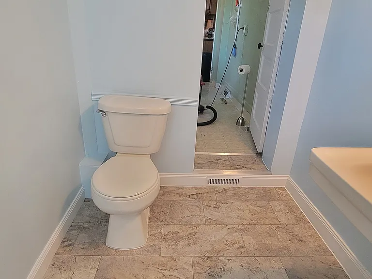 2323 Sarah St — Photo 14