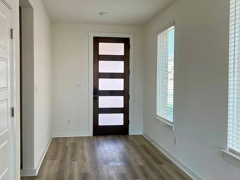 2128 Stampede Dr — Photo 5