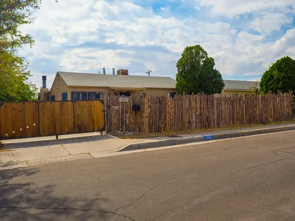 906 Palo Duro Ave NW, Albuquerque, NM 87107