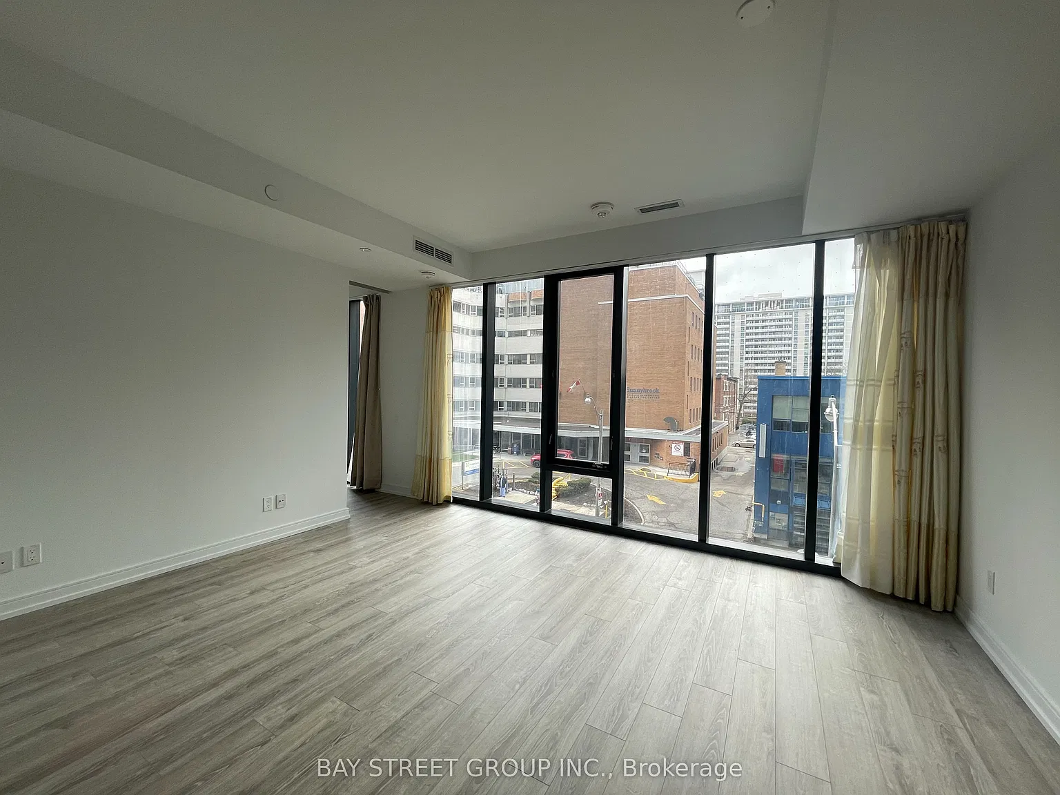 Vox Condominiums — Photo 4