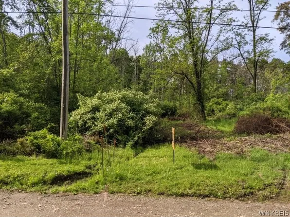 701 Baypoint Ave, Angola, NY 14006