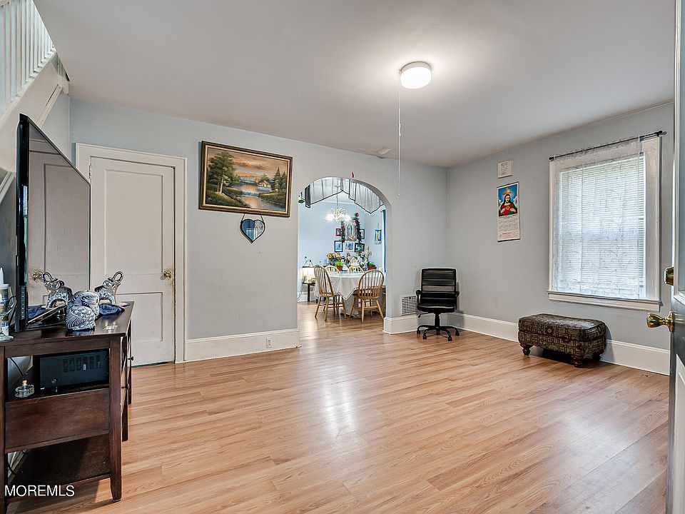 1st image of 52 Monmouth Avenue