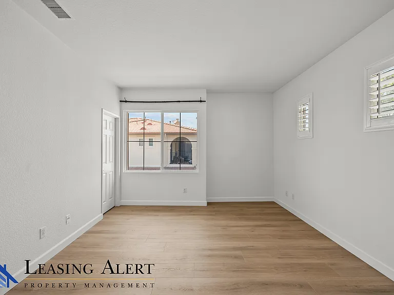 24320 Lorenzo Ln — Photo 18