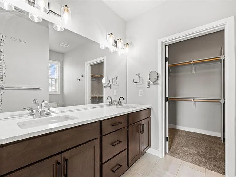4725 Roark Dr — Photo 20