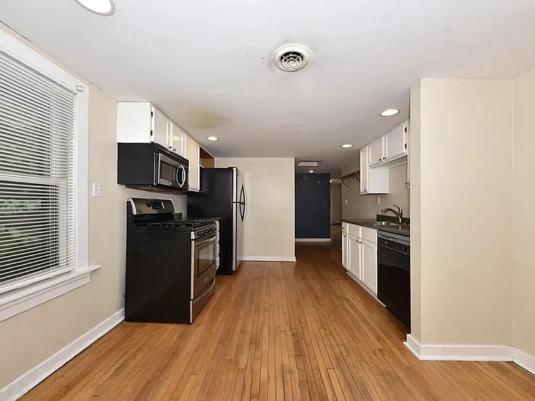 1818 N Arlington Pl — Photo 4