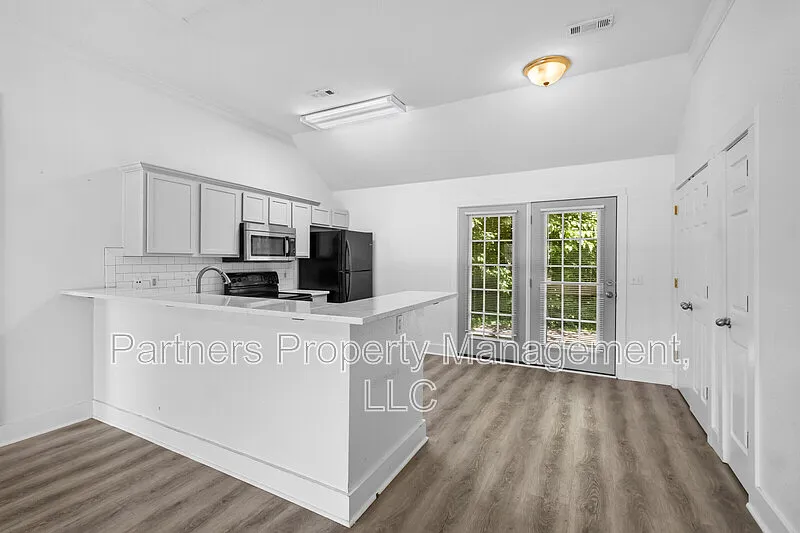 4 bed, 2.0 bath, 1124 sqft, $1,695 — Photo 4