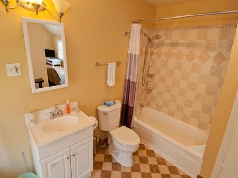 2242 NW Irving St #3 — Photo 4