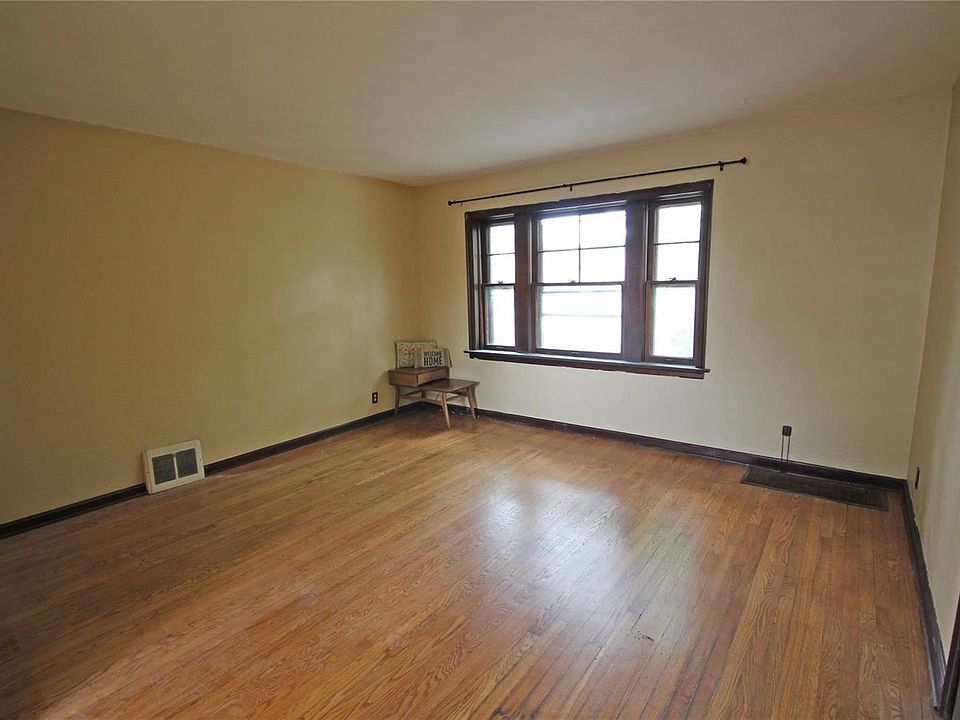 (2 South shown) All units with hardwood floors.