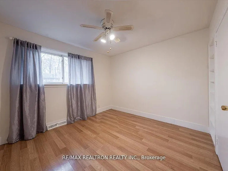 97 Park Cres — Photo 24