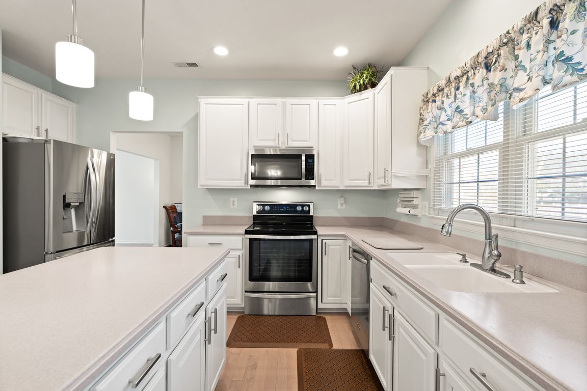 5126 Lake Terrapin Dr, Woodbridge, VA 22193 MLS VAPW2064384 Zillow